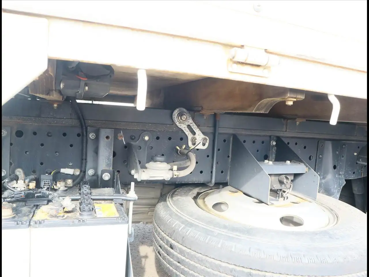 いすゞ エルフ 小型 平ボディ パワーゲート 2RG-NKR88Aの中古トラック画像18