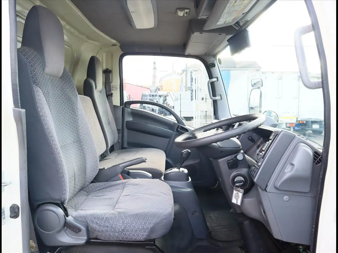 いすゞ エルフ 小型 冷凍冷蔵 中温 床ステンの中古トラック画像11