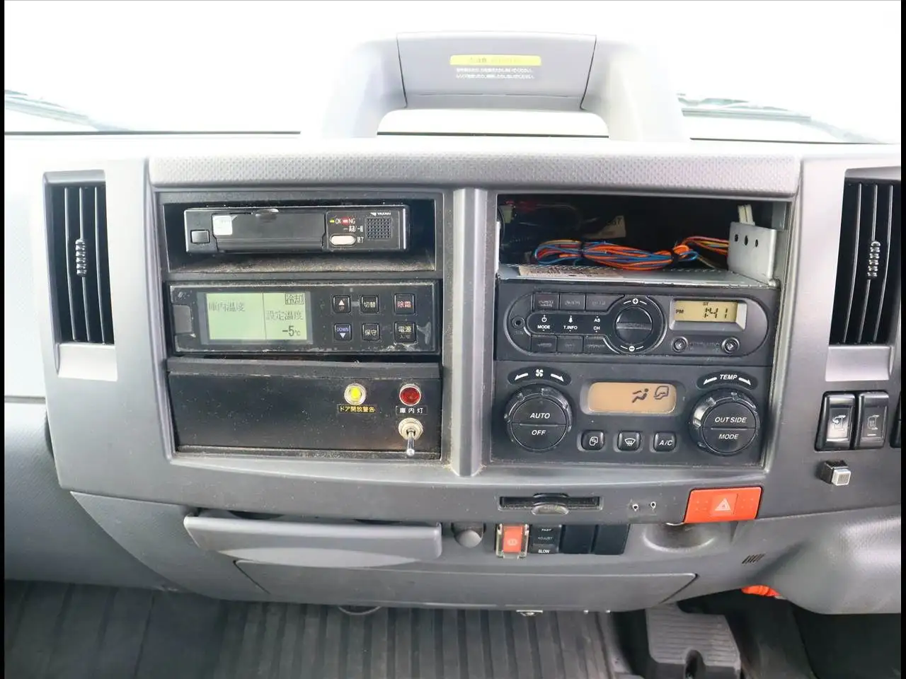 いすゞ エルフ 小型 冷凍冷蔵 中温 床ステンの中古トラック画像14