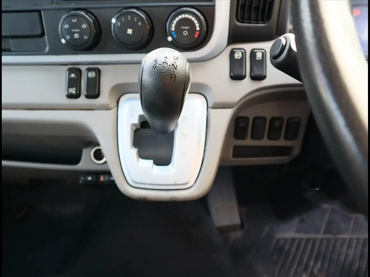 日産 アトラス 小型 平ボディ 2RG-FGA2W R2の中古トラック画像15