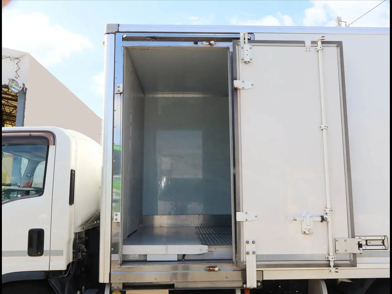 いすゞ エルフ 小型 冷凍冷蔵 保冷 サイドドアの中古トラック画像5