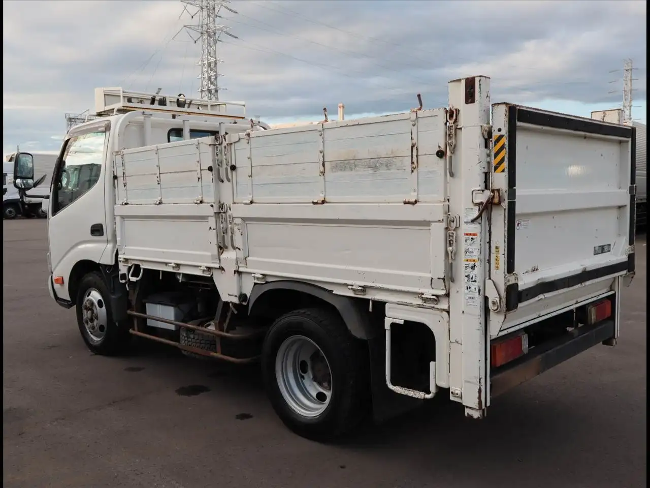 日野 デュトロ 小型 平ボディ パワーゲート 床鉄板の中古トラック画像4