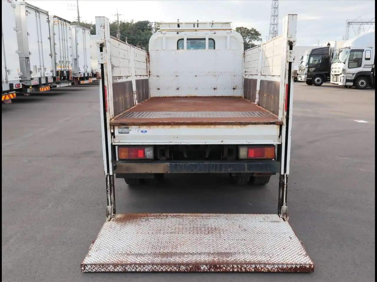 日野 デュトロ 小型 平ボディ パワーゲート 床鉄板の中古トラック画像5