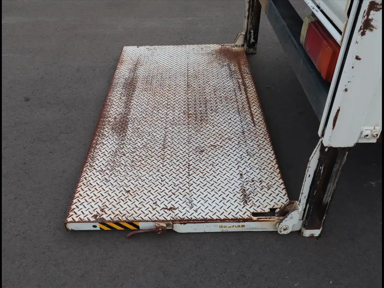 日野 デュトロ 小型 平ボディ パワーゲート 床鉄板の中古トラック画像10