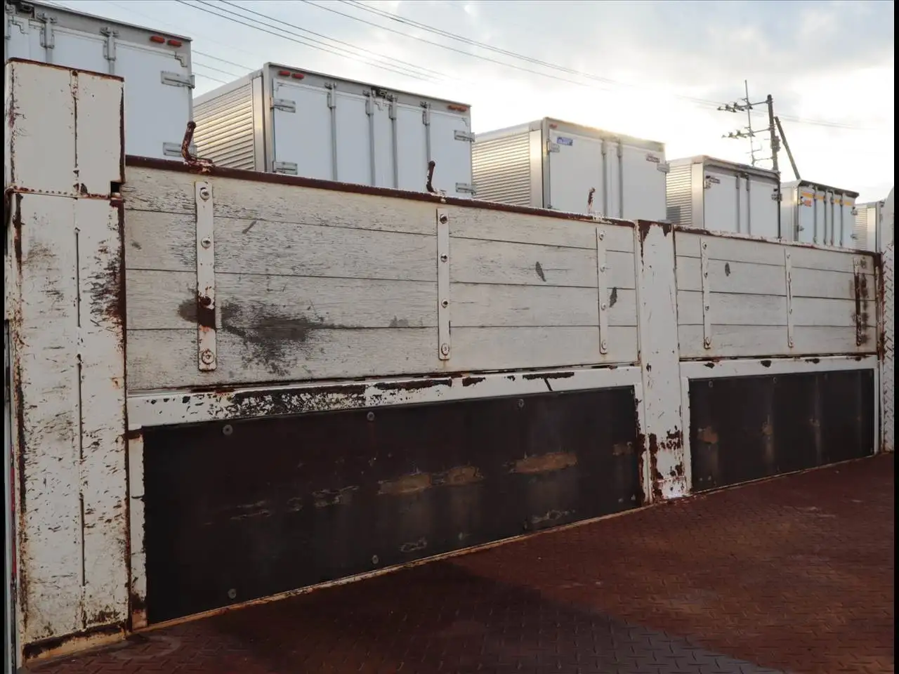 日野 デュトロ 小型 平ボディ パワーゲート 床鉄板の中古トラック画像8