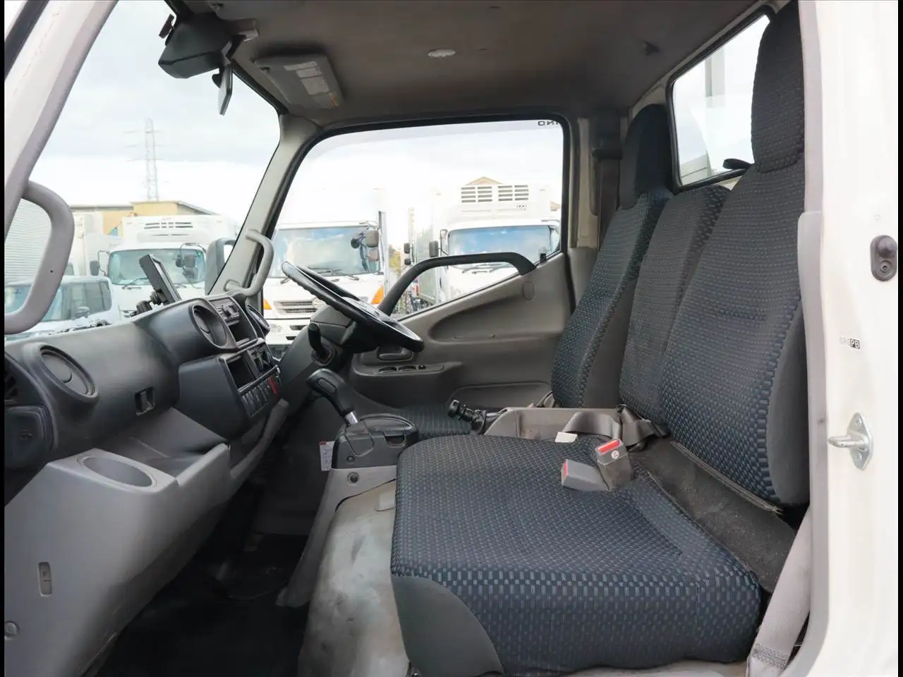 日野 デュトロ 小型 平ボディ パワーゲート 床鉄板の中古トラック画像12