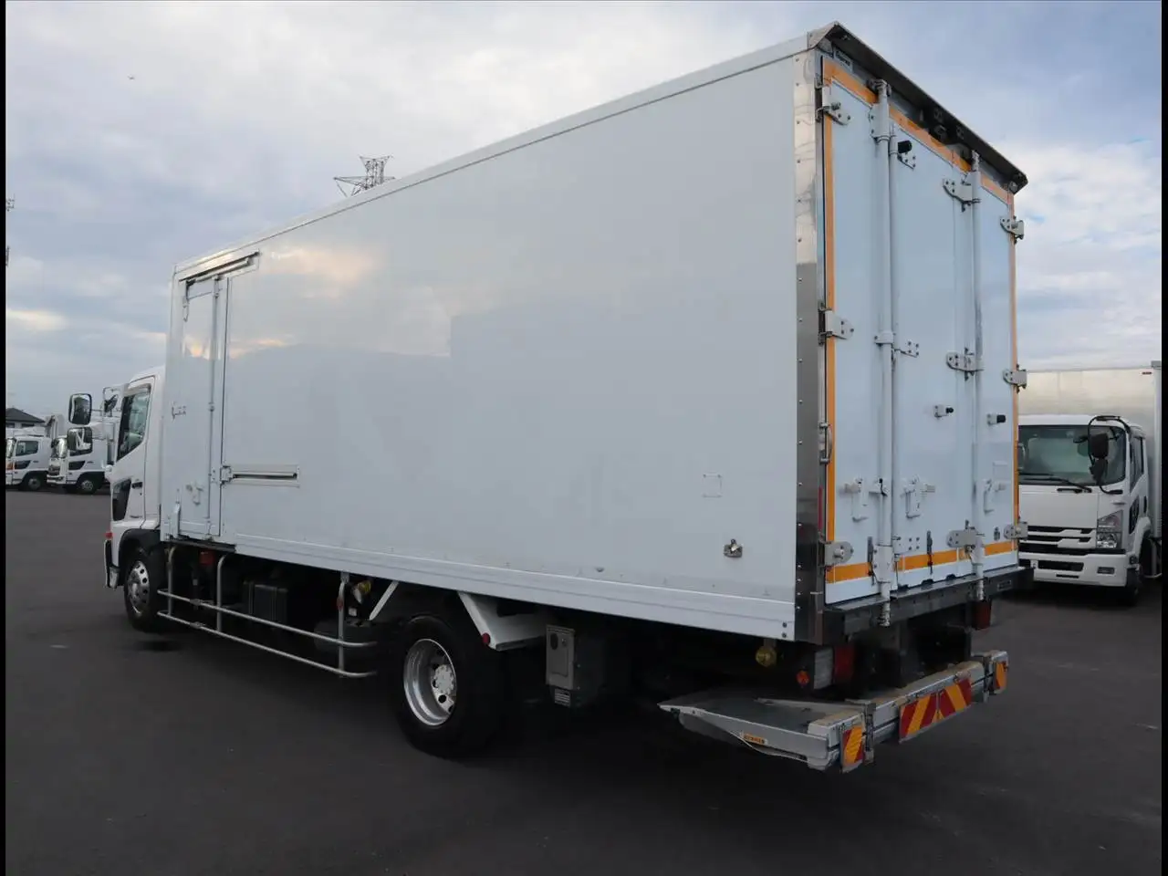 日野 レンジャー 中型/増トン 冷凍冷蔵 低温 パワーゲートの中古トラック画像5