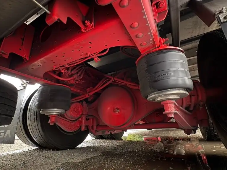 いすゞ ギガ 大型 ウイング パワーゲート ハイルーフの中古トラック画像18