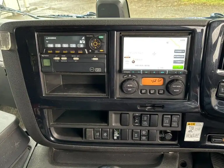 いすゞ ギガ 大型 ウイング パワーゲート ハイルーフの中古トラック画像13