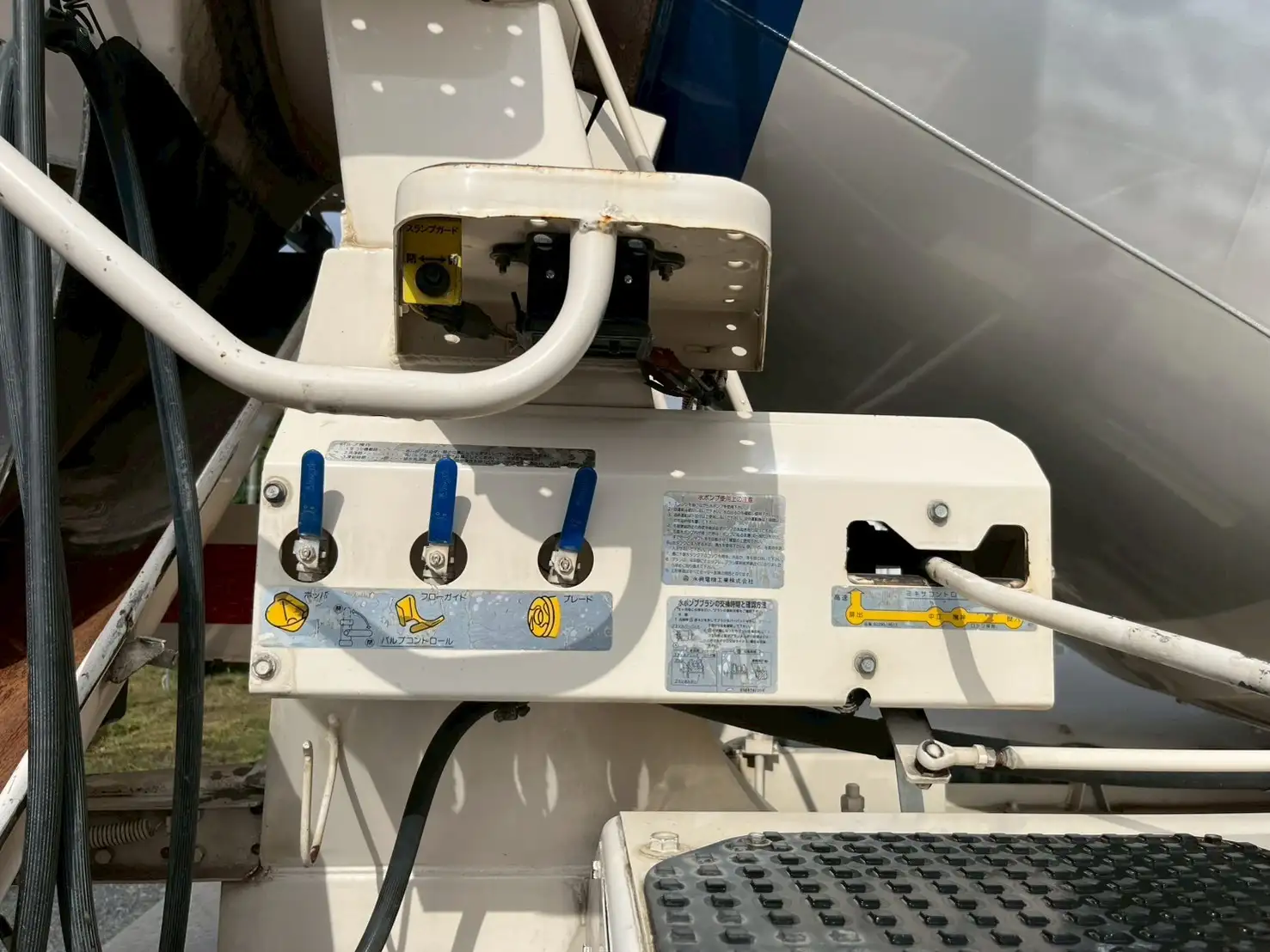 日野 プロフィア 大型 ミキサー・ポンプ ベッド 2DG-FS1AGAの中古トラック画像10