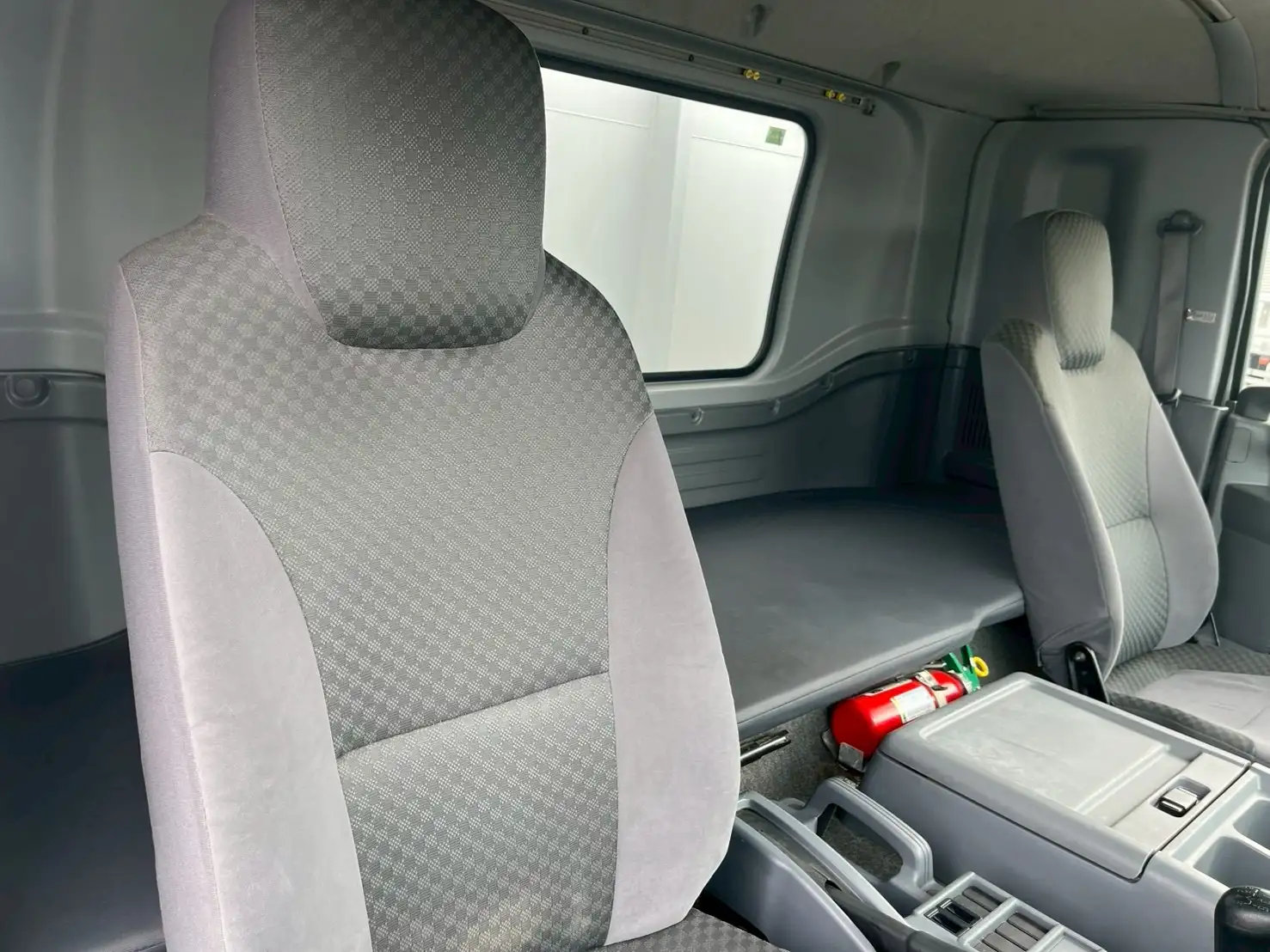 いすゞ フォワード 中型/増トン ウイング ベッド TKG-FRR90S2の中古トラック画像11