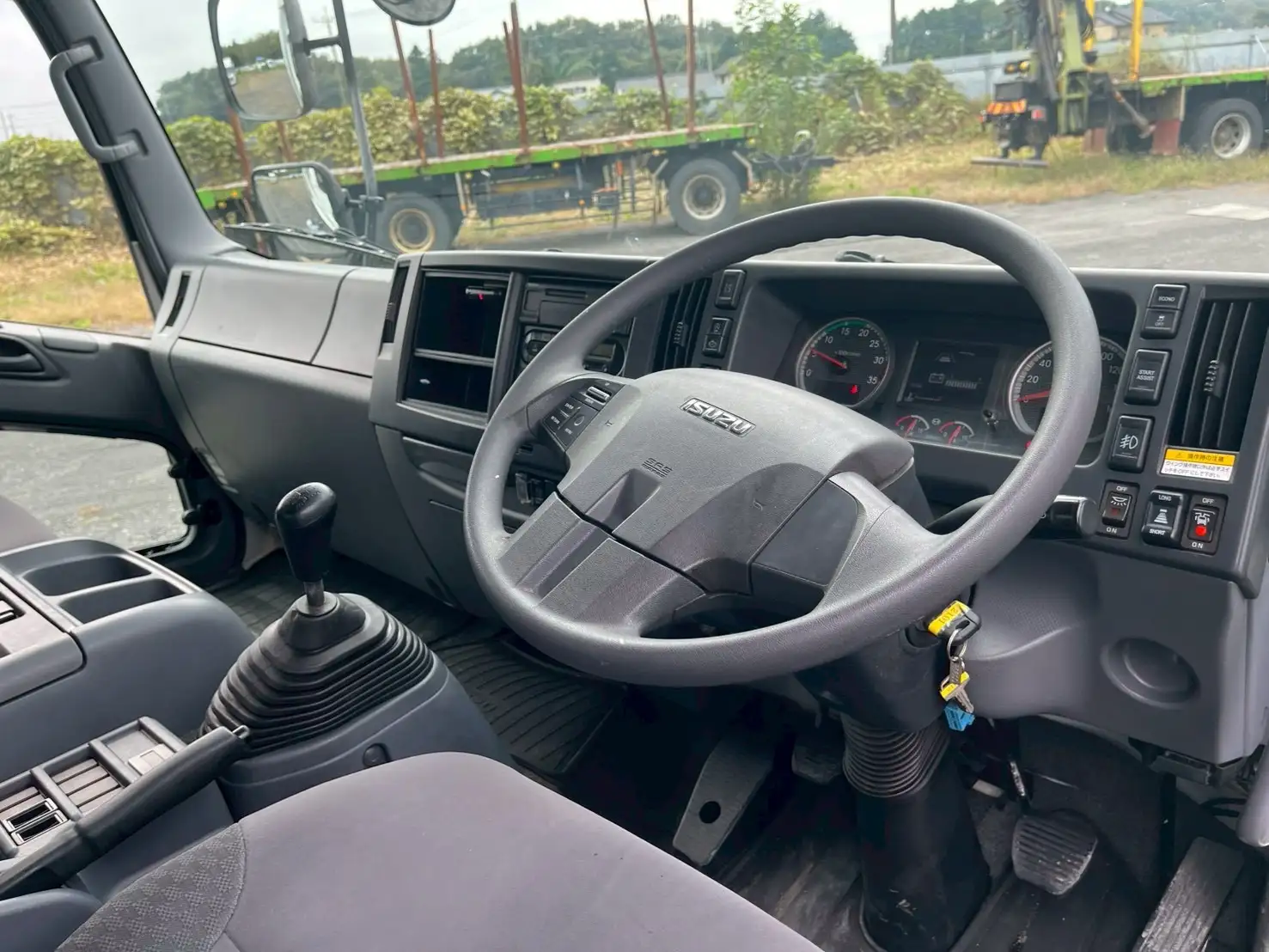 いすゞ フォワード 中型/増トン ウイング ベッド TKG-FRR90S2の中古トラック画像12