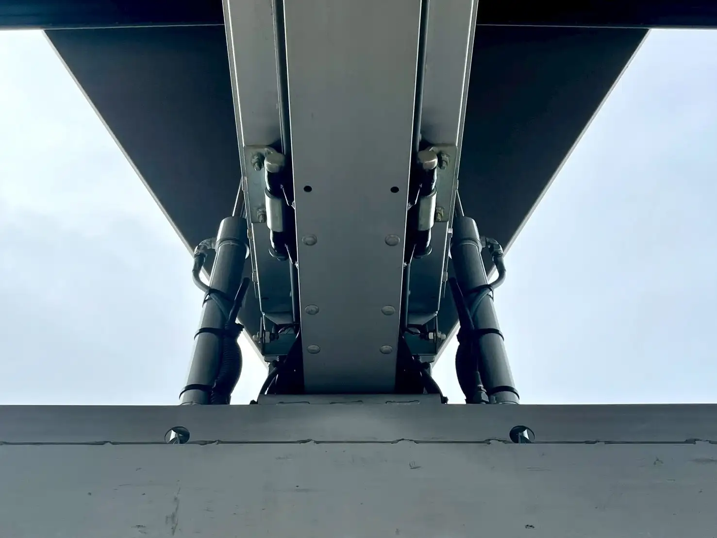 いすゞ フォワード 中型/増トン ウイング ベッド TKG-FRR90S2の中古トラック画像8