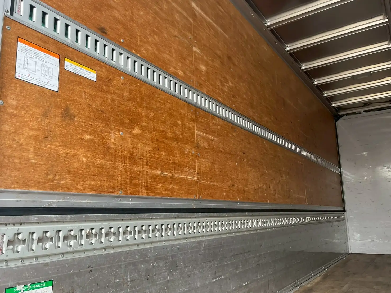 いすゞ フォワード 中型/増トン ウイング ベッド TKG-FRR90S2の中古トラック画像6