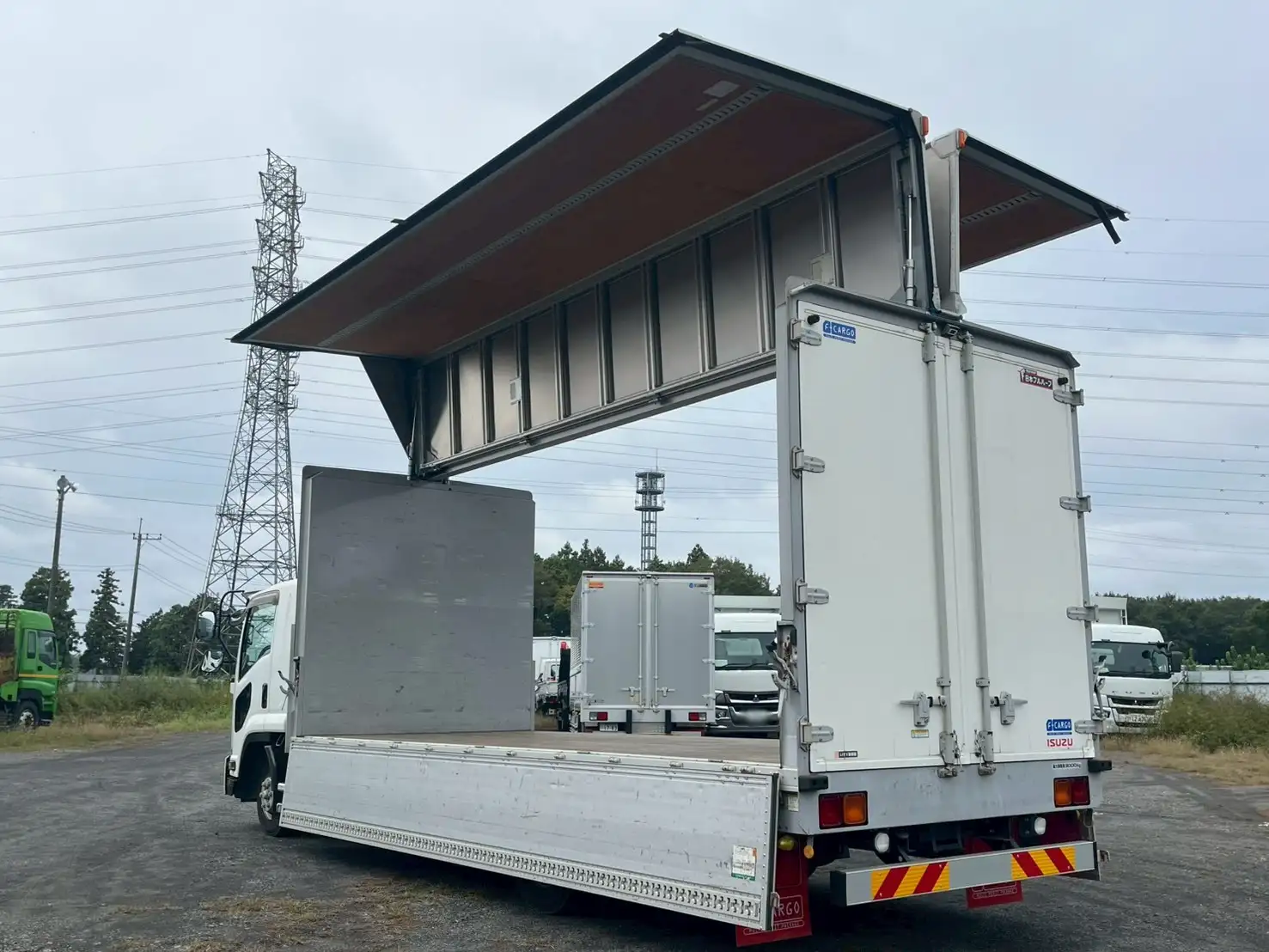 いすゞ フォワード 中型/増トン ウイング ベッド TKG-FRR90S2の中古トラック画像4