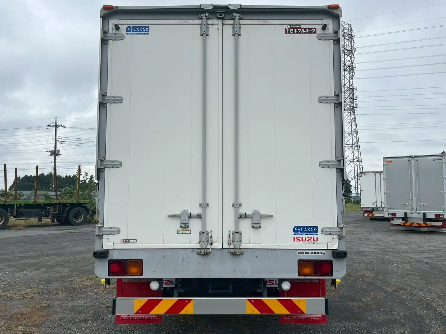 いすゞ フォワード 中型/増トン ウイング ベッド TKG-FRR90S2の中古トラック画像3