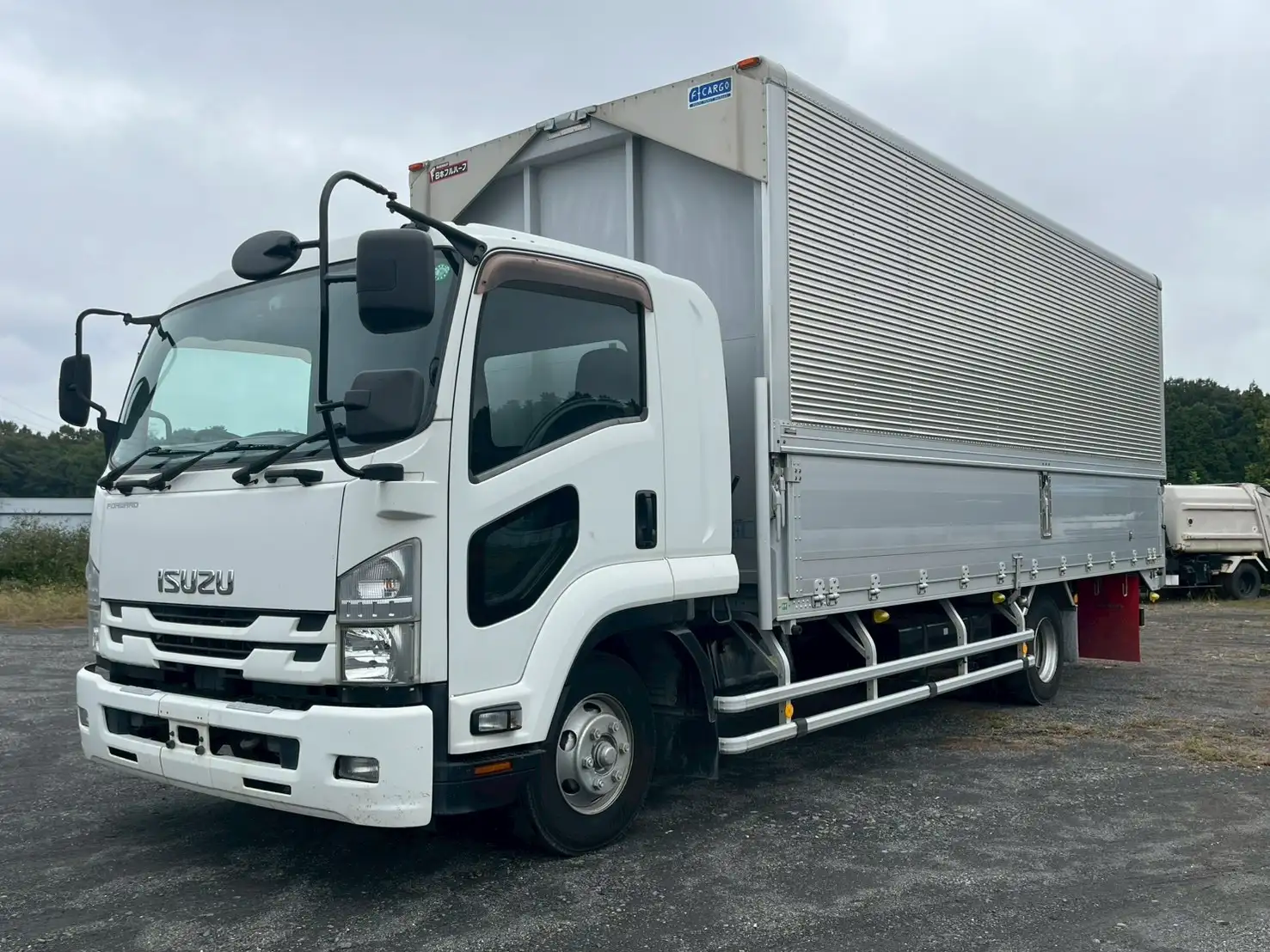 いすゞ フォワード 中型/増トン ウイング ベッド TKG-FRR90S2 の中古トラック【車両No.199995】