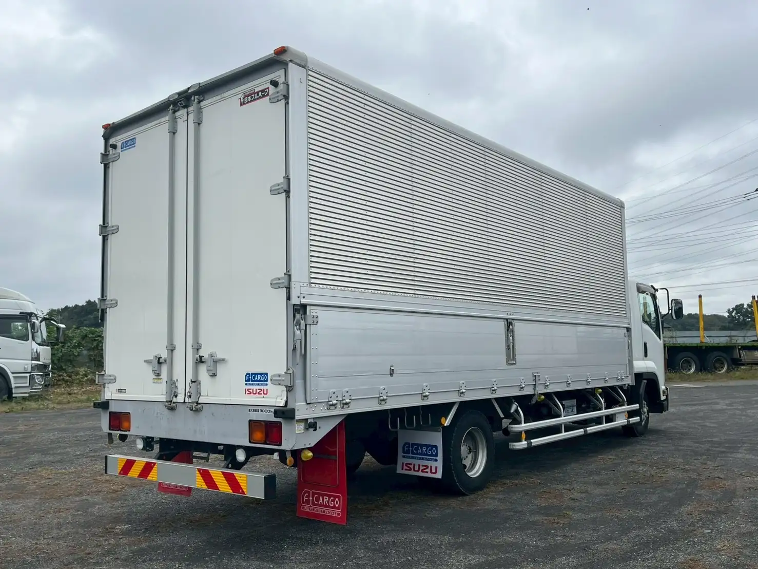 いすゞ フォワード 中型/増トン ウイング ベッド TKG-FRR90S2の中古トラック画像2