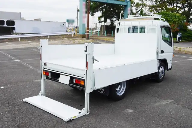 三菱 キャンター 小型 平ボディ パワーゲート 床鉄板の中古トラック画像3