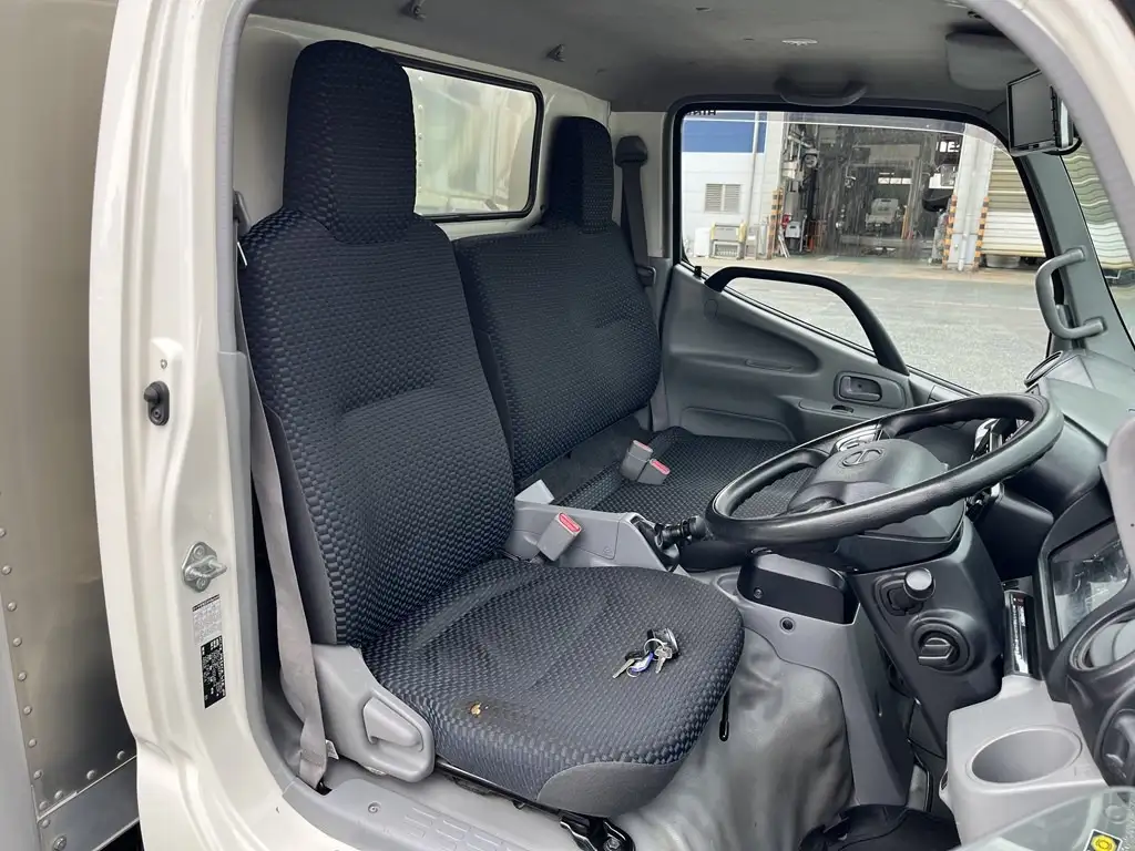 日野 デュトロ 小型 アルミバン 2RG-XZC605M R4の中古トラック画像9