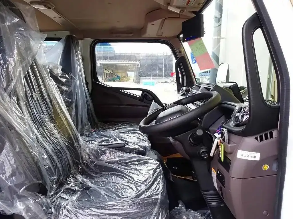 三菱 キャンター 小型 平ボディ Wキャブ パワーゲートの中古トラック画像9