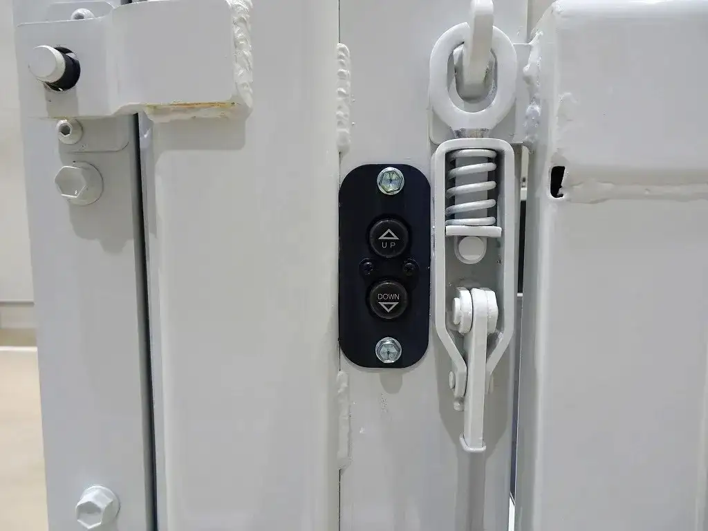 三菱 キャンター 小型 平ボディ Wキャブ パワーゲートの中古トラック画像7