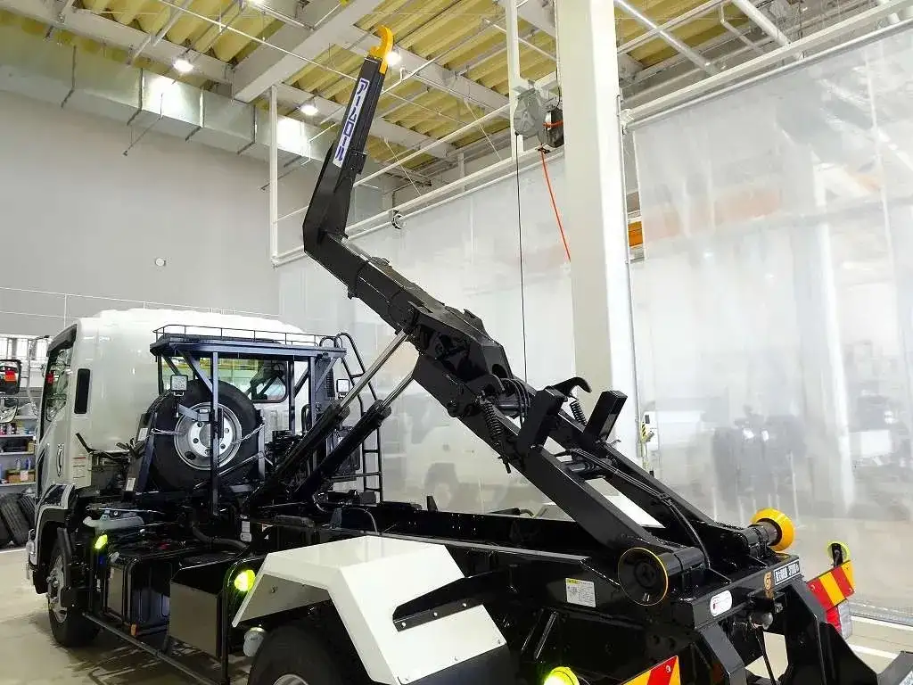 いすゞ フォワード 中型/増トン アームロール ツインホイスト 2RG-FRR90S4の中古トラック画像5