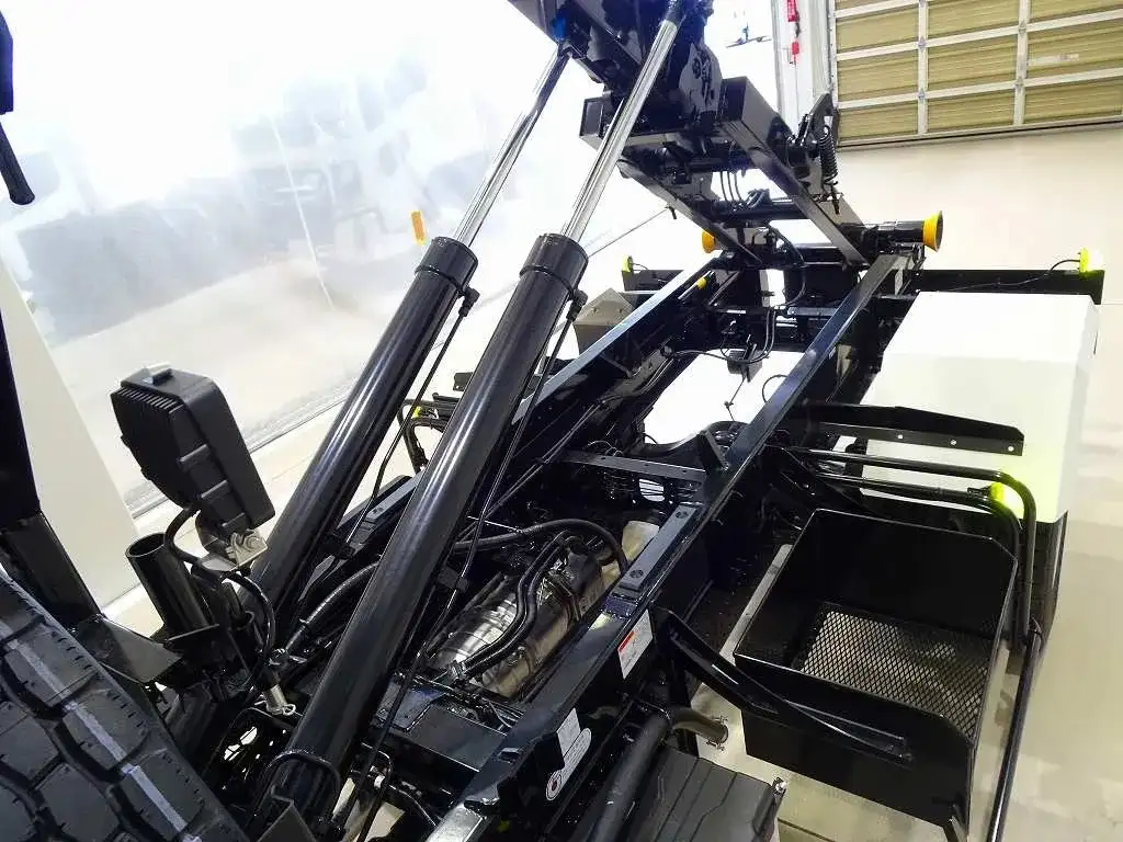 いすゞ フォワード 中型/増トン アームロール ツインホイスト 2RG-FRR90S4の中古トラック画像6