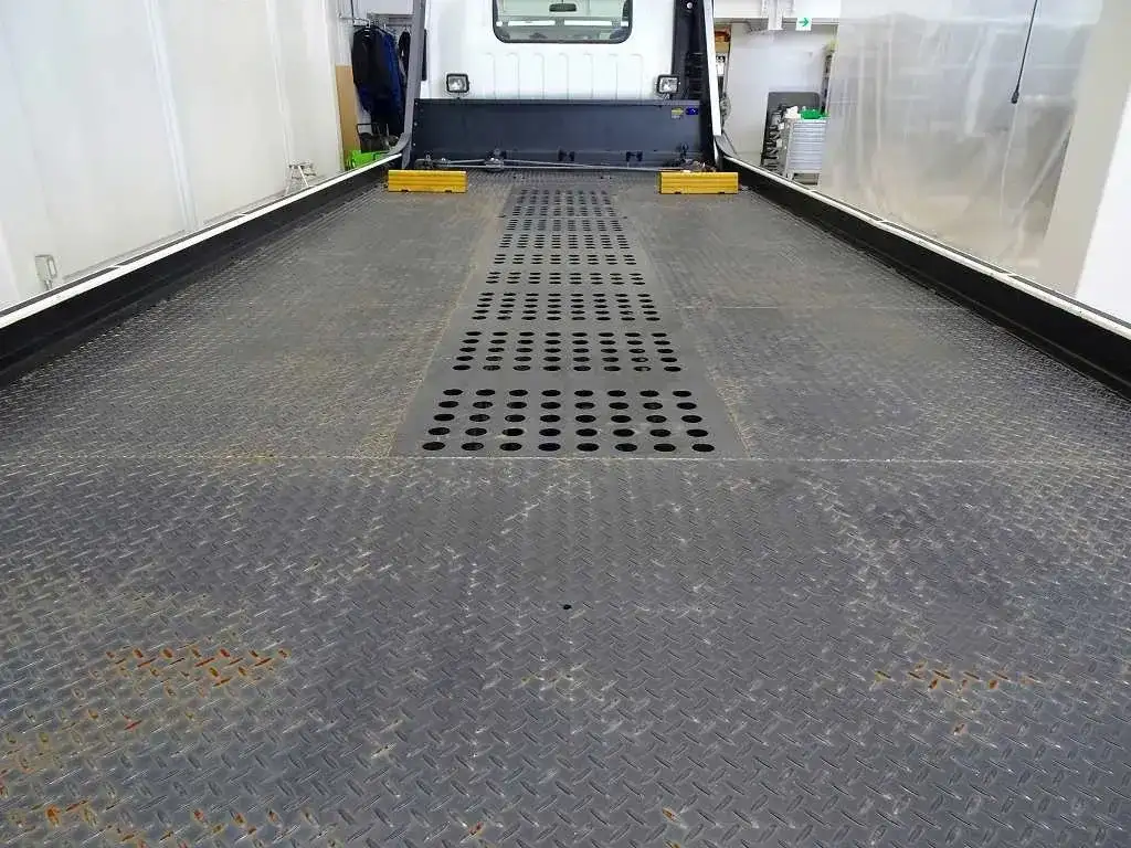 いすゞ エルフ 小型 車両重機運搬 ラジコン ウインチの中古トラック画像5