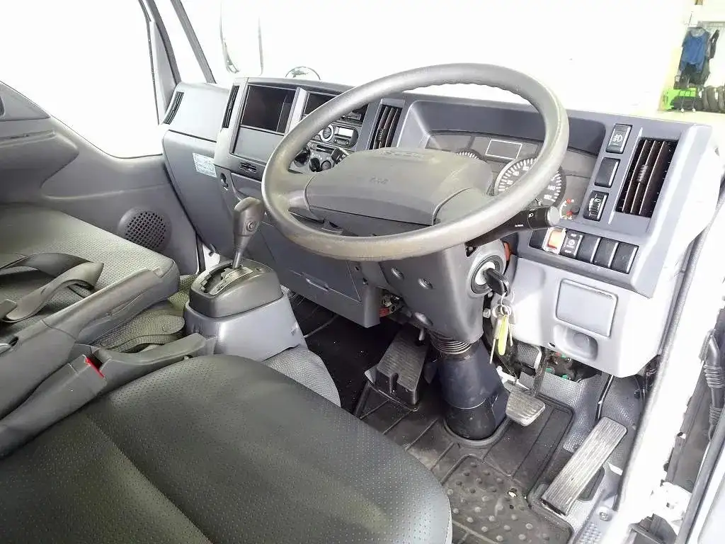 いすゞ エルフ 小型 平ボディ Wキャブ TRG-NJR85Aの中古トラック画像8