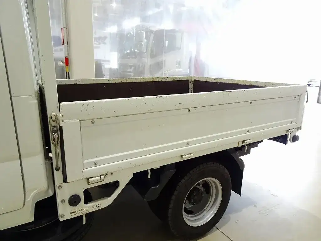 いすゞ エルフ 小型 平ボディ Wキャブ TRG-NJR85Aの中古トラック画像6