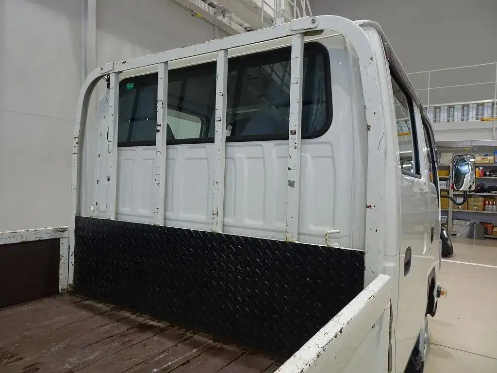 いすゞ エルフ 小型 平ボディ Wキャブ TRG-NJR85Aの中古トラック画像4