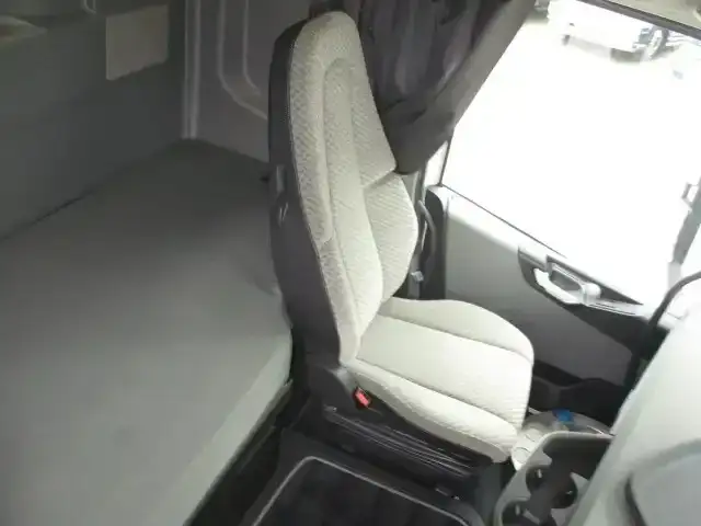 ボルボ トラック 大型 トラクター ハイルーフ 1デフの中古トラック画像12