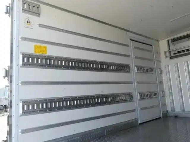 三菱 キャンター 小型 冷凍冷蔵 低温 床アルミの中古トラック画像9