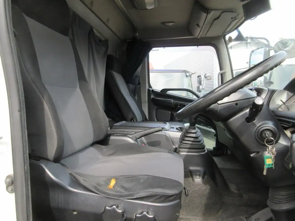 日野 レンジャー 中型/増トン アルミバン パワーゲート 床鉄板の中古トラック画像12