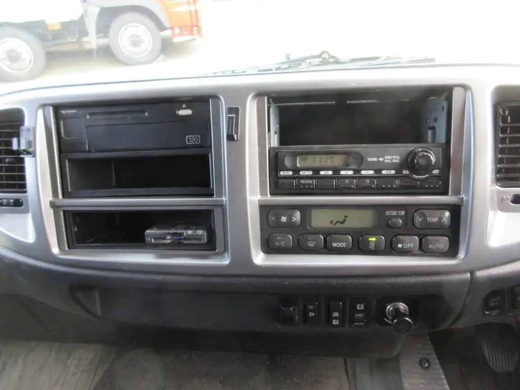 日野 レンジャー 中型/増トン アルミバン パワーゲート 床鉄板の中古トラック画像15