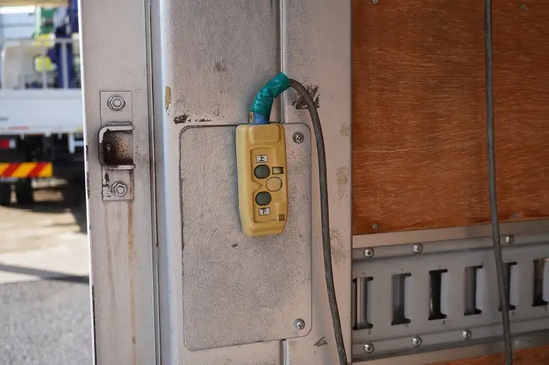 三菱 キャンター 小型 アルミバン パワーゲート サイドドアの中古トラック画像6