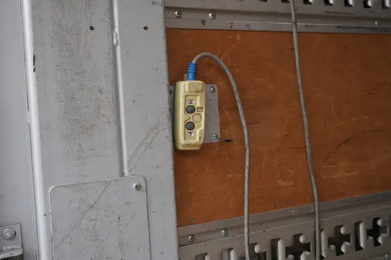 いすゞ エルフ 小型 アルミバン パワーゲート サイドドアの中古トラック画像6