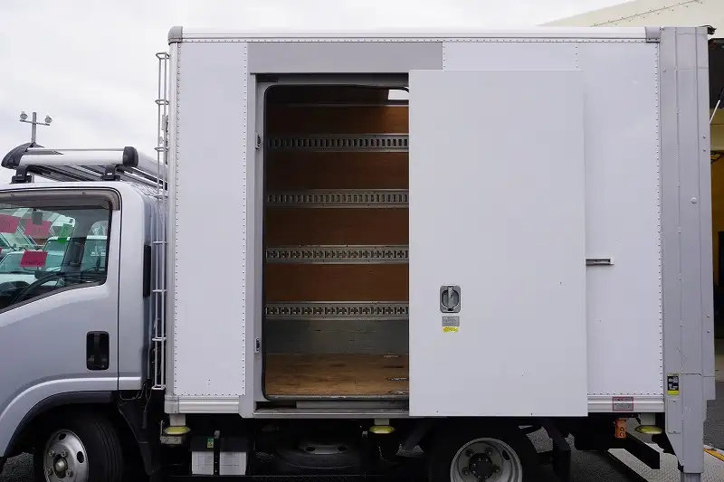 いすゞ エルフ 小型 アルミバン パワーゲート サイドドアの中古トラック画像9