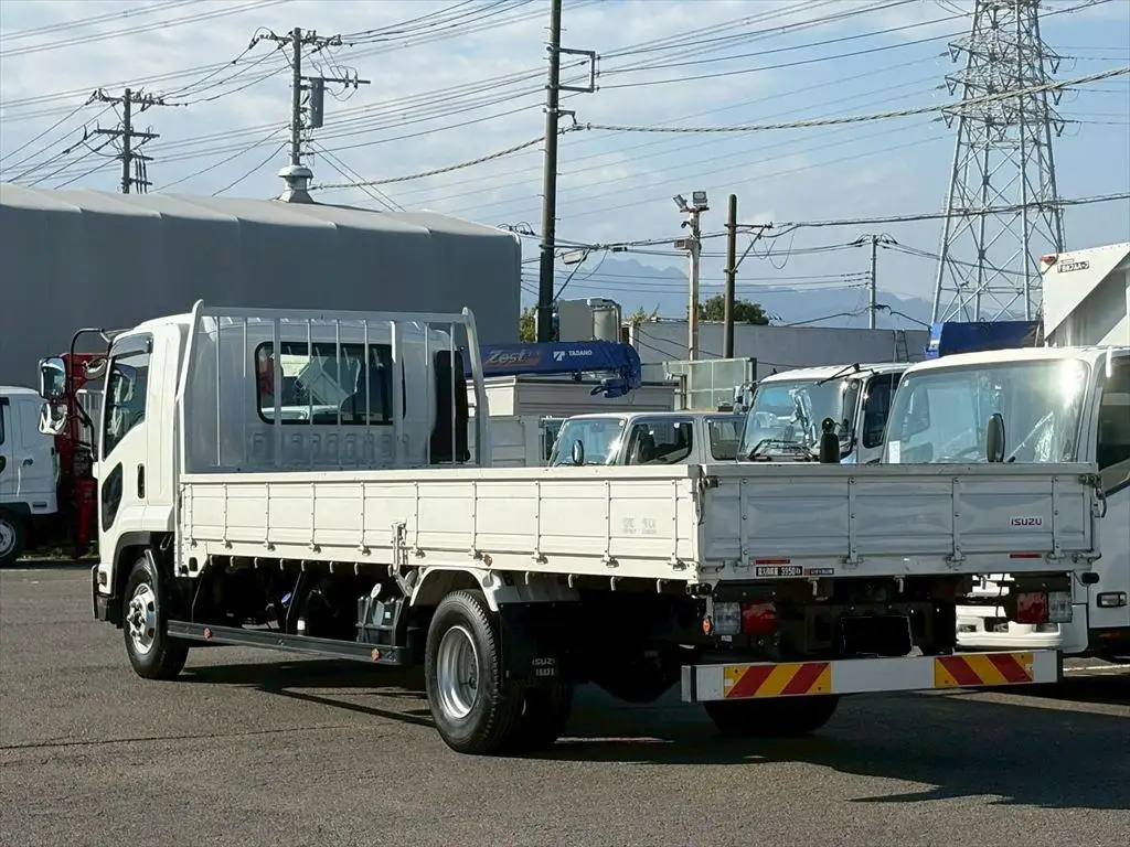 いすゞ フォワード 中型/増トン 平ボディ ベッド 2PG-FRR90S2の中古トラック画像6