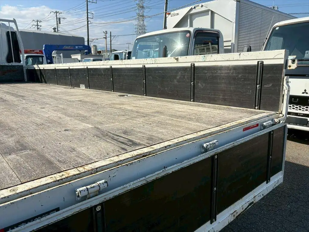 いすゞ フォワード 中型/増トン 平ボディ ベッド 2PG-FRR90S2の中古トラック画像11