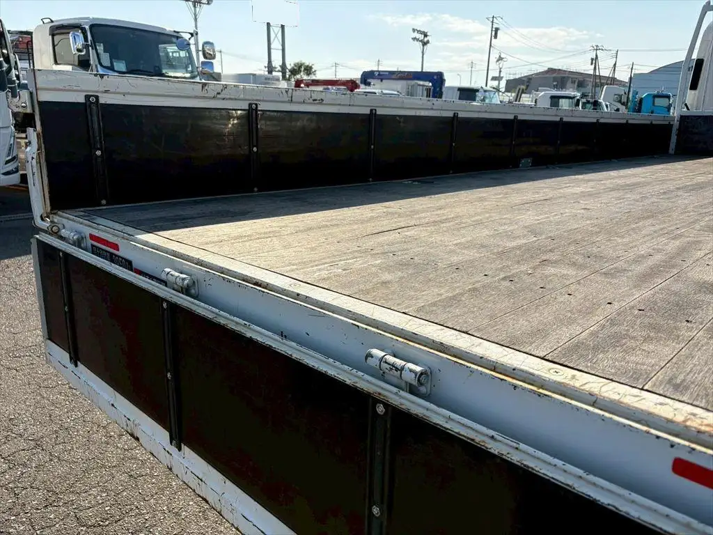 いすゞ フォワード 中型/増トン 平ボディ ベッド 2PG-FRR90S2の中古トラック画像10