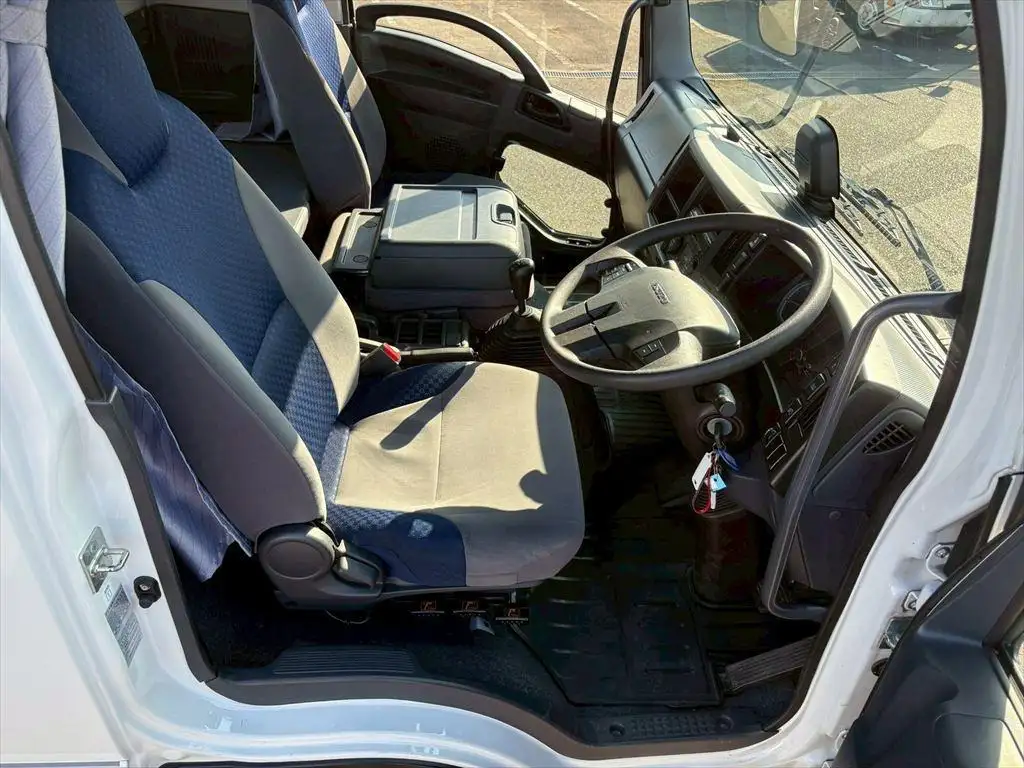 いすゞ フォワード 中型/増トン 平ボディ ベッド 2PG-FRR90S2の中古トラック画像12