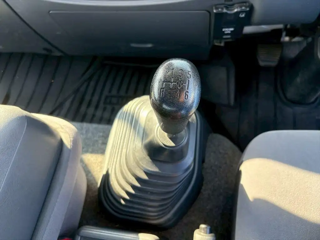 いすゞ フォワード 中型/増トン 平ボディ ベッド 2PG-FRR90S2の中古トラック画像13