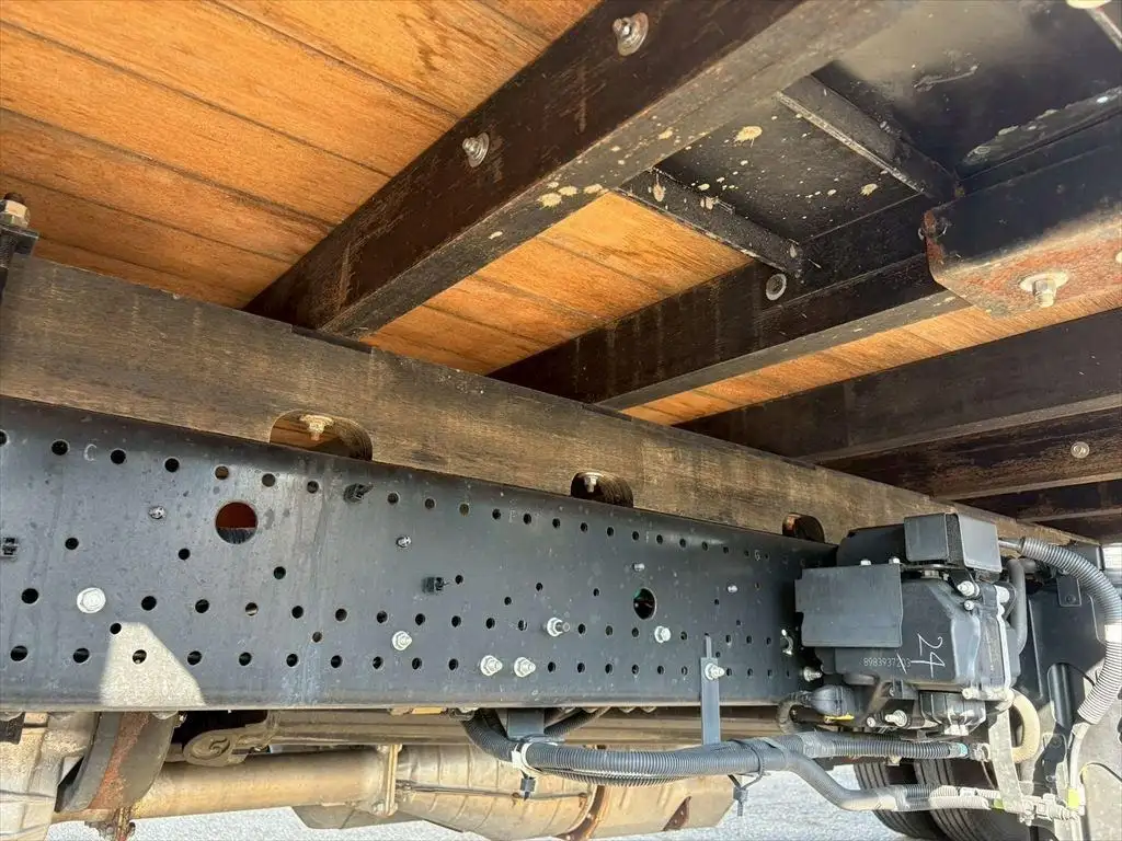 いすゞ フォワード 中型/増トン 平ボディ ベッド 2PG-FRR90S2の中古トラック画像18