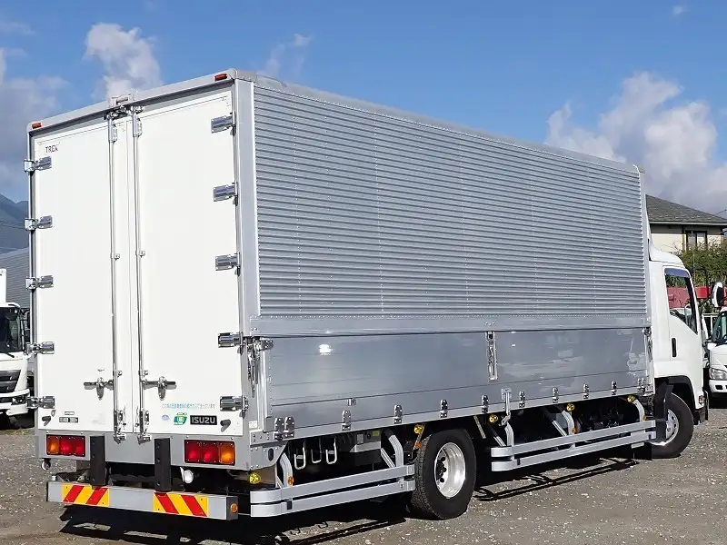 いすゞ フォワード 中型/増トン ウイング エアサス ベッドの中古トラック画像3