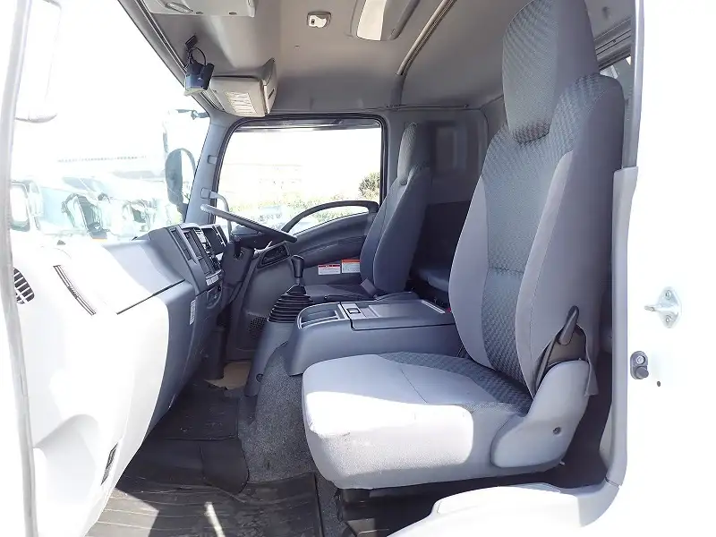 いすゞ フォワード 中型/増トン ウイング エアサス ベッドの中古トラック画像12