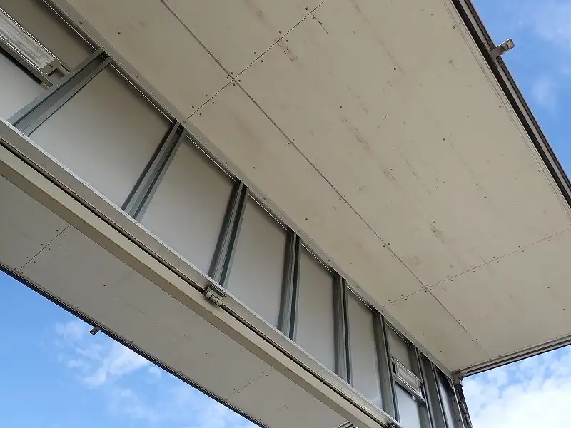 いすゞ フォワード 中型/増トン ウイング エアサス ベッドの中古トラック画像10