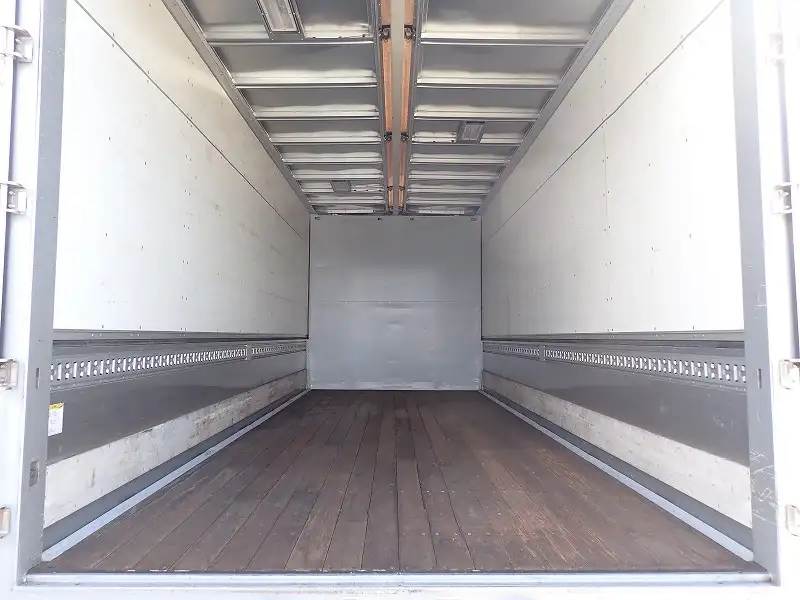 いすゞ フォワード 中型/増トン ウイング エアサス ベッドの中古トラック画像6