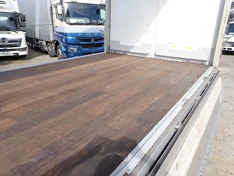 いすゞ フォワード 中型/増トン ウイング エアサス ベッドの中古トラック画像7